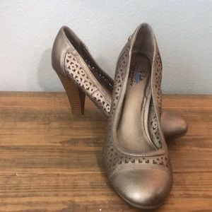 Gold beige metallic Bindi Pumps with Velocity Memory Foam
